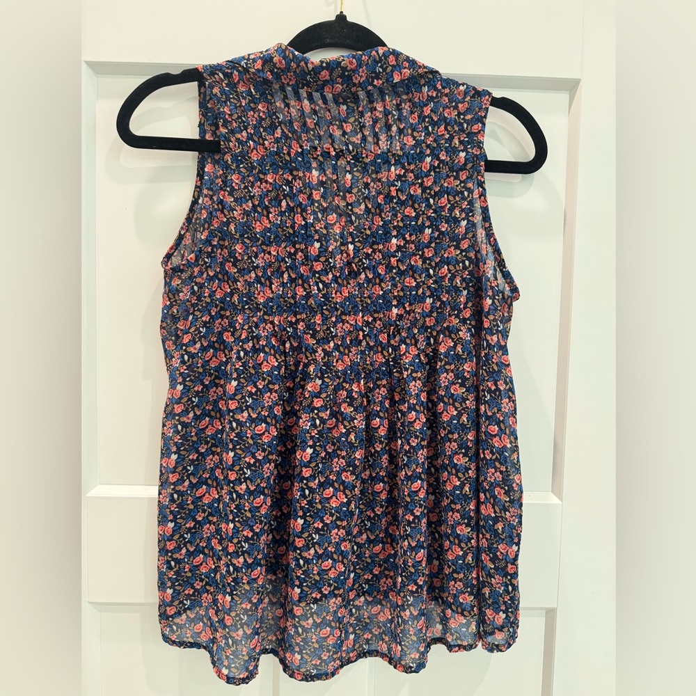 Forever 21 | Navy Floral Sleeveless Button Front Blouse- Size Small - Picture 5 of 7
